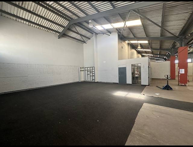 5,007M² WAREHOUSE FOR SALE IN PAARDEN EILAND